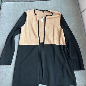 UNWORN Talbot’s tan and black long sweater